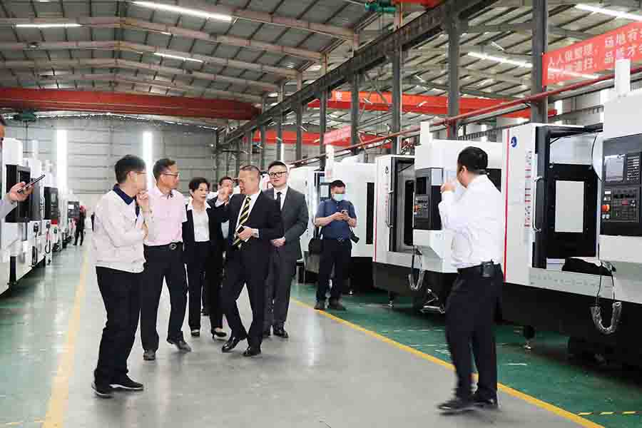 香港鑄造業(yè)總會總理事會成員蒞臨巨高機床指導(dǎo)工作(圖7) 香港鑄造業(yè)總會總理事會成員蒞臨巨高機床指導(dǎo)工作(圖7)