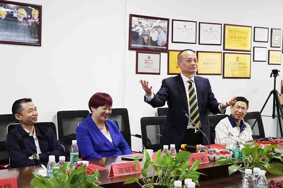 香港鑄造業(yè)總會總理事會成員蒞臨巨高機床指導(dǎo)工作(圖2) 香港鑄造業(yè)總會總理事會成員蒞臨巨高機床指導(dǎo)工作(圖2)