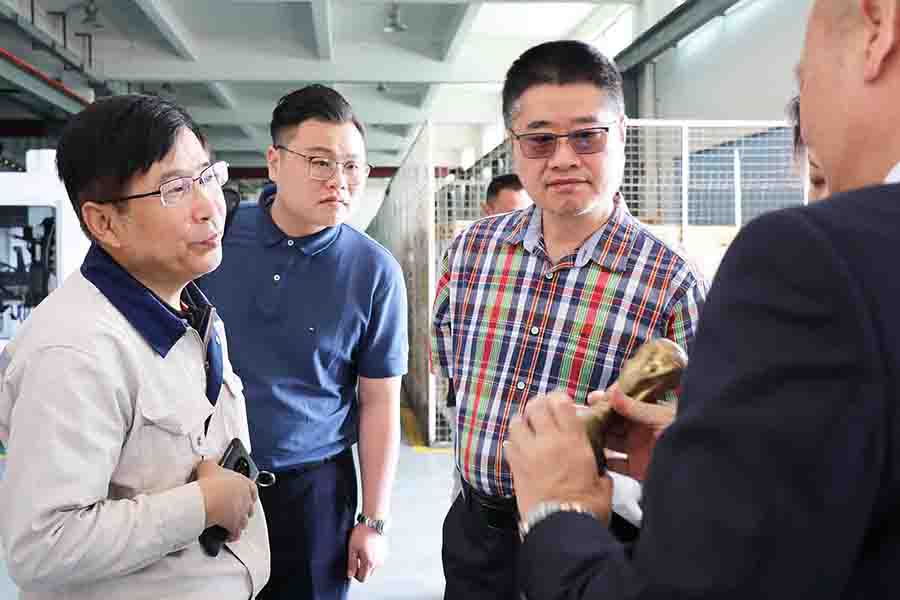 香港鑄造業(yè)總會總理事會成員蒞臨巨高機床指導(dǎo)工作(圖5) 香港鑄造業(yè)總會總理事會成員蒞臨巨高機床指導(dǎo)工作(圖5)